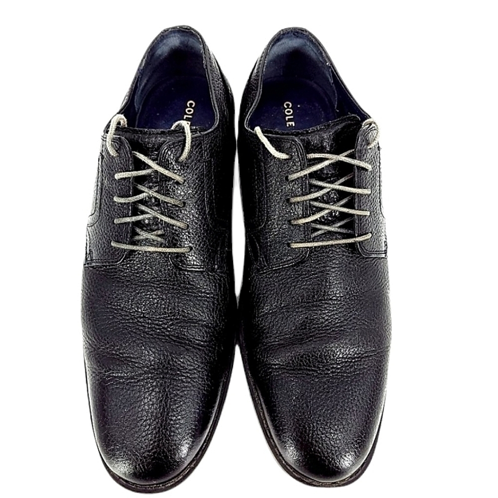 Cole Haan Men's 10M Lace Up Oxford with Pebbled Sleek Design and Rubber Outsole